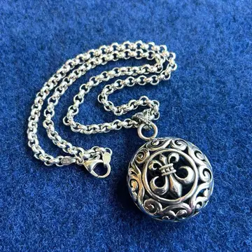 Flor-de-lis Pendant 00s y2k 고딕풍 당초