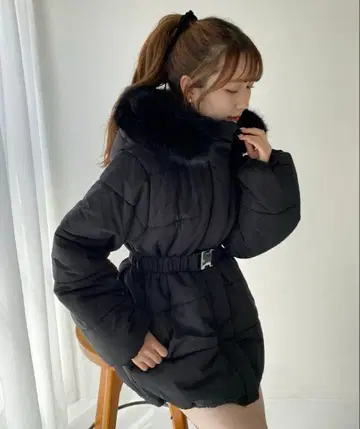 허리 마크 퍼 미들 페이크 다운 코트