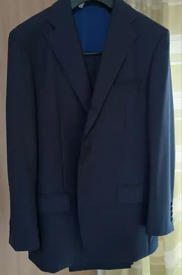 네이비 스트라이프 비즈니스 정장 aoki JUNKOSHIMDA Y6