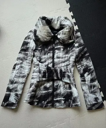 EMODA 모노톤 다운 자켓