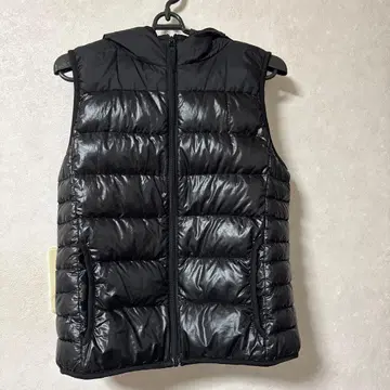 유니클로 PREMIUM DOWN LIGHT 블랙 다운 베스트 M