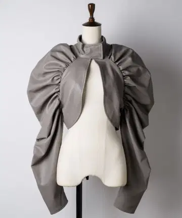 J1U BY LA BELLE ETUDE 볼륨 인조 가죽 볼레로