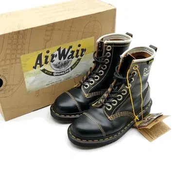 새상품급 닥터마틴 8홀 부츠 캐퍼 11-25112822