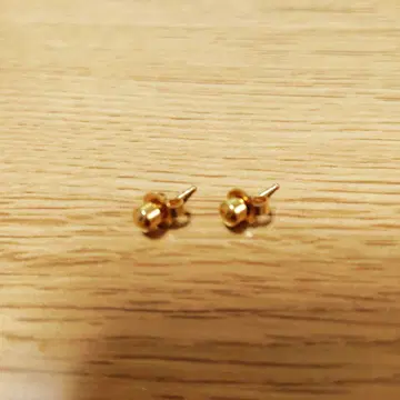 골드 스터드 귀걸이
