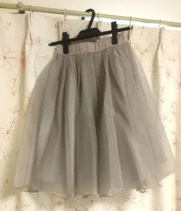 코코딜 무릎 아래 기장 튤 플레어 스커트 그레이 coco deal