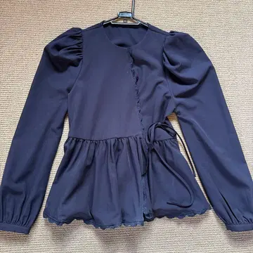 네이비 프릴 페플럼 블라우스