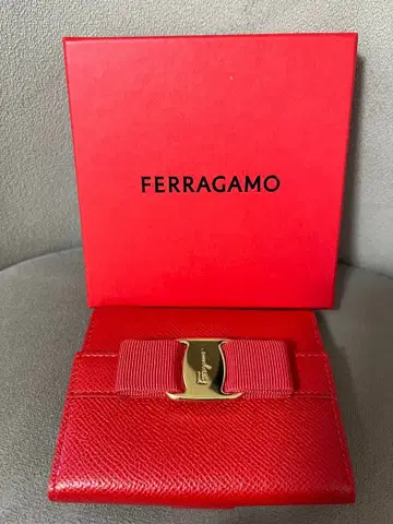 [거의 새상품] FERRAGAMO 레드 접이식 지갑