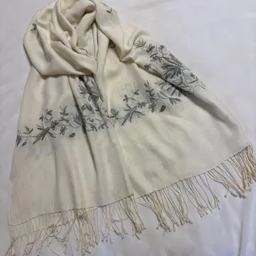 대형 스톨 아이보리색상 자수 장식 새상품, 미사용