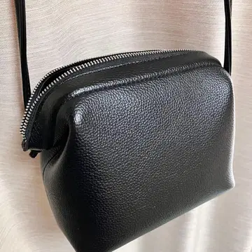 atRise 아토라이즈 소가죽 숄더백 블랙