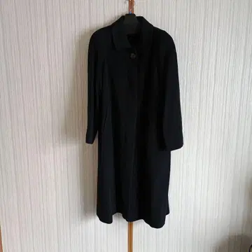 블랙 롱 코트 버튼 포함