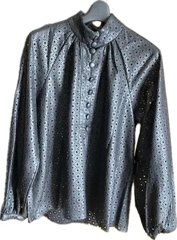 ZARA 인조 가죽 에코 가죽 펀칭 컷워크 블라우스 블랙