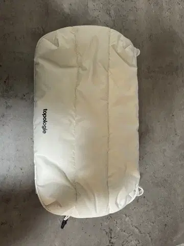 topologie 보틀 사코슈 라지 화이트 puffer