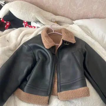 블랙 보아 포함 숏 자켓