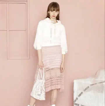 [ 가격 인하 중 ] [ FUR FUR ] 퍼퍼 튤로 감싼 후드티