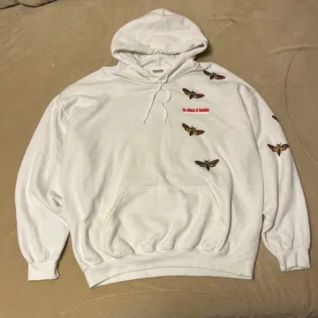 BOWWOW THE SILENCE 양들의 침묵 나방 프린트 화이트 후드티
