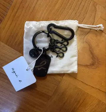 agnes b. 에네스베 키링