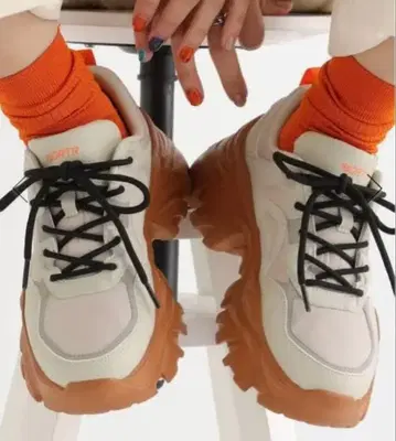 오리엔탈 트래픽 볼륨 밑창 스니커즈 바야코 씨 한정판