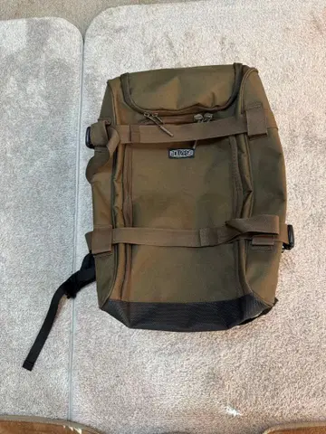 ROUZE 올리브 그린 백팩