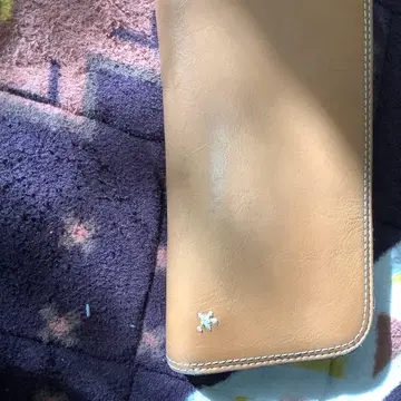 베이지 가죽 장지갑