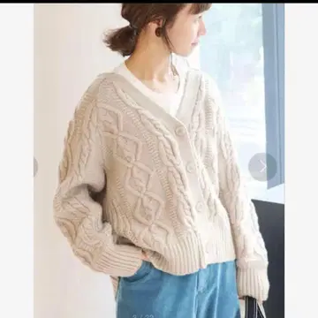 베이지 케이블 니트 V넥 가디건