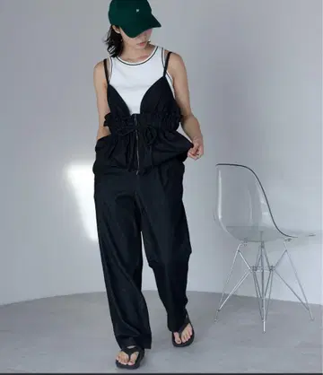 [ 새상품급 ] 페플럼 콤비네존 블랙