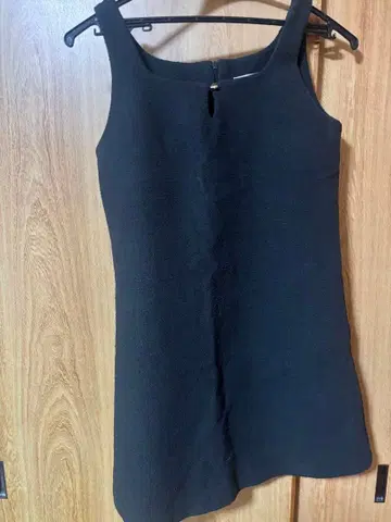 Neonhitch 슬리브리스 원피스 블랙