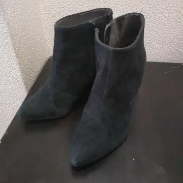 블랙 스웨이드 웨지 부티