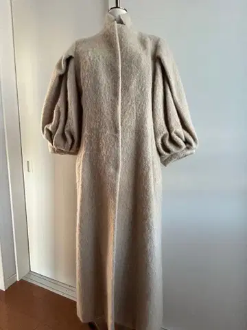 카사플라인 베이지 롱 코트 벌룬 슬리브