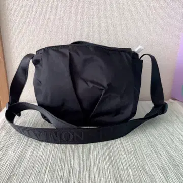 NOMADIS 블랙 숄더백