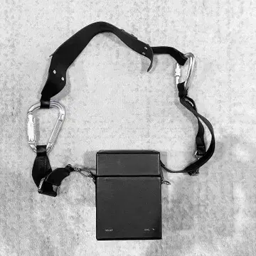 HELIOT EMIL 헬리오트 에밀 스트랩 박스 백 블랙