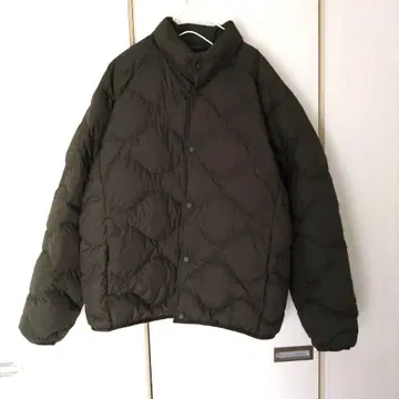 유니클로 울트라 라이트 다운 웨이브 퀼트 자켓 카키