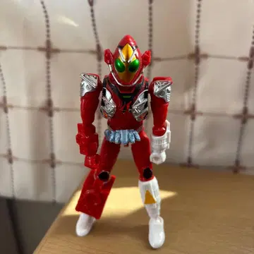 가면라이더 빨간색 피규어