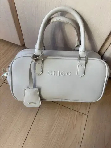 가격 인하 CHICO 아이보리 숄더백