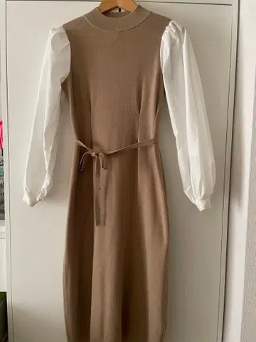 FREE'SMART 베이지 니트 원피스 퍼프 슬리브