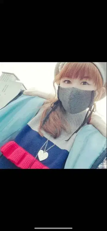 앤드러브 블로킹 프릴 니트 튜닉