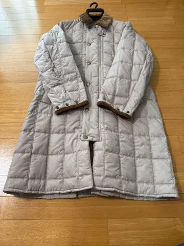 바버 엑스무어 퀼팅 미들 길이 화이트