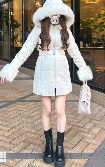 시착만 한 미사용 택 없음 아이보리 벨트 포함 퍼 다운 코트