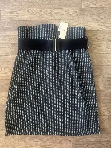 새상품 택 포함 RESEXXY 하이웨스트 스커트