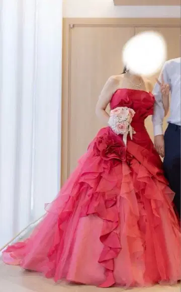 화려한 빨간색 컬러 드레스 MATSUO