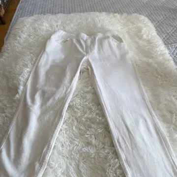 BEARDSLEY 화이트 캐주얼 팬츠