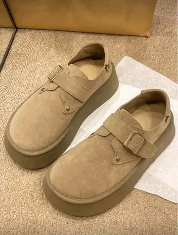 베이지 스웨이드 통굽 스트랩 슈즈