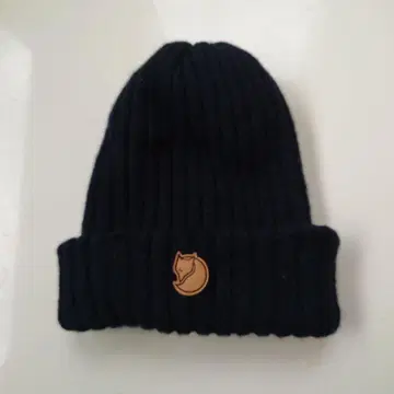 FJALL RAVEN 네이비 니트 모자
