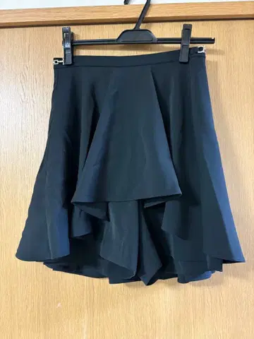 SNIDEL 블랙 플레어 숏팬츠