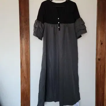 FASHION CLASSIC 버튼 달린 프릴 소매 롱 원피스