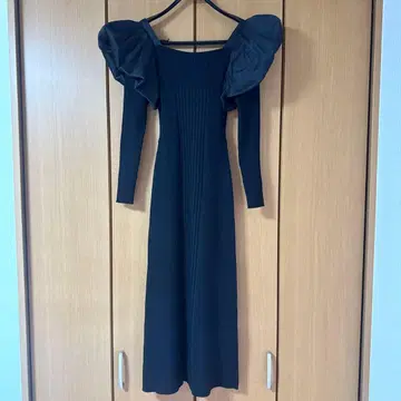 블랙 퍼프 도킹 니트 원피스