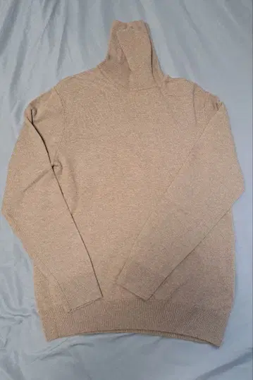 새상품급 UNIQLO 베이지 캐시미어 니트 터틀넥 스웨터