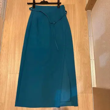 릴리 브라운 내로우 슬릿 스커트 블루