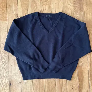 새상품급 JEANASIS 네이비 V넥 코튼 니트