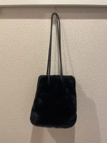 블랙 퍼 숄더백