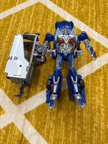 옵티머스 프라임 트레일러 포함 피규어